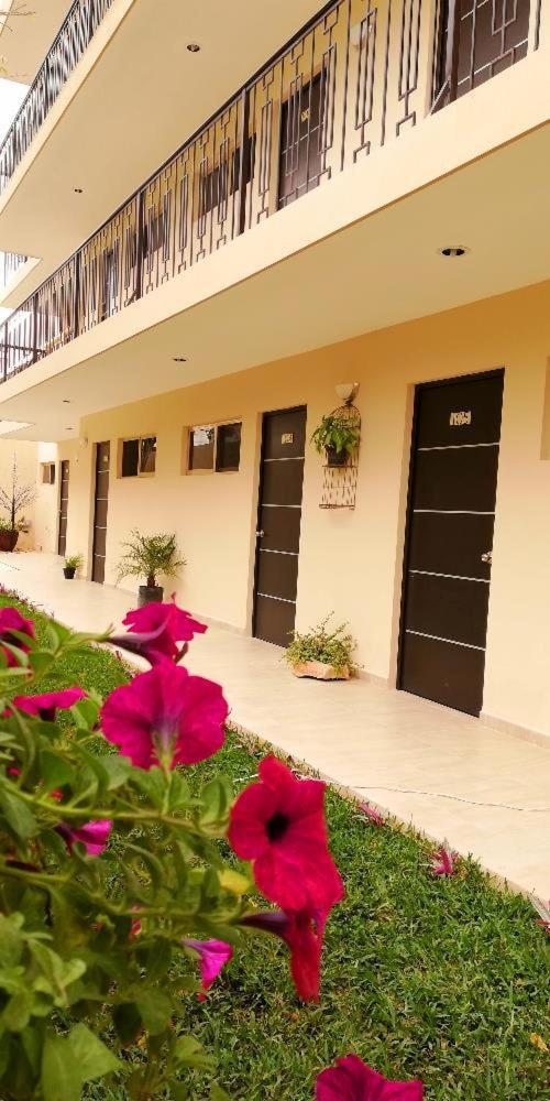 Hotel Virreyes Merida Exterior photo