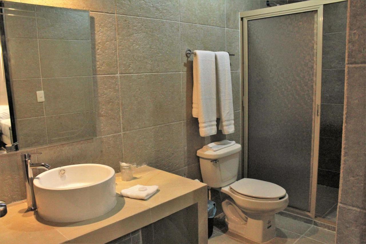 Hotel Virreyes Merida Exterior photo